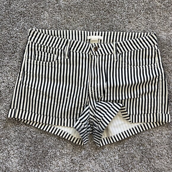 H&M Women’s Shorts Size: US 8 bi-color Black and White Striped - Picture 1 of 5